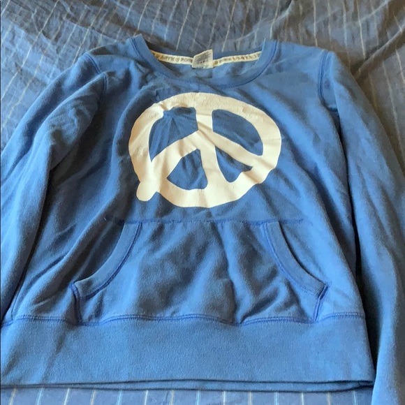 Pink Victoria’s Secret Pullover. - Picture 1 of 5